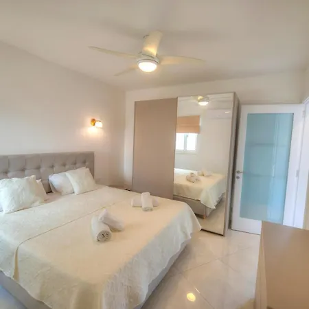 アパート Seaside In The Heart Of Gozo クレンディ